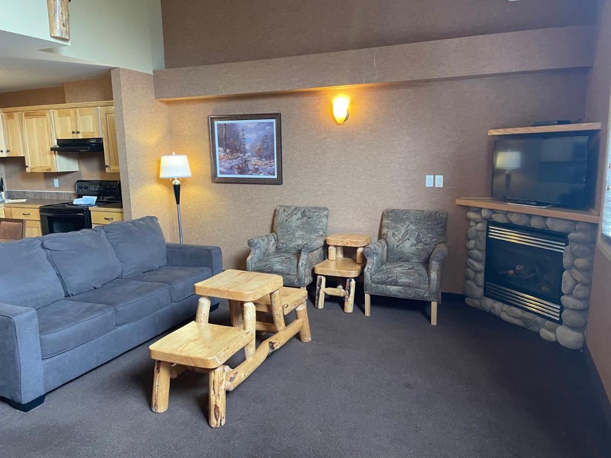 And Lodge Elkwater
